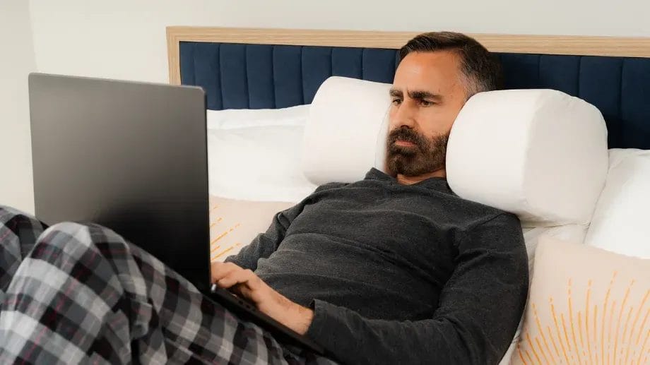 guy reclining into snorinator